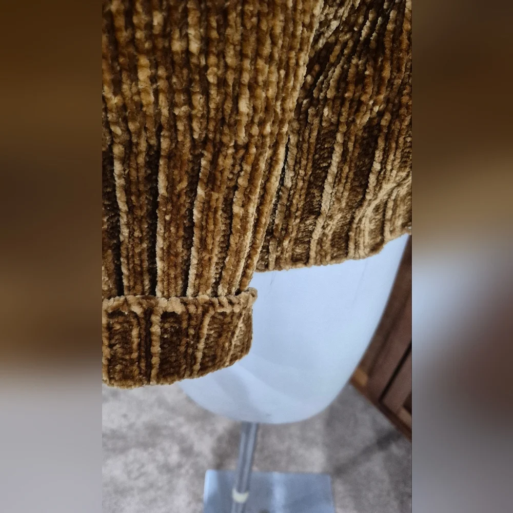 Chelsea & Theodore Golden Brown Turtleneck Sweater - Picture 7 of 8